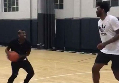 Pogba khien ngoi sao bong ro cao 2,13 m xau ho hinh anh