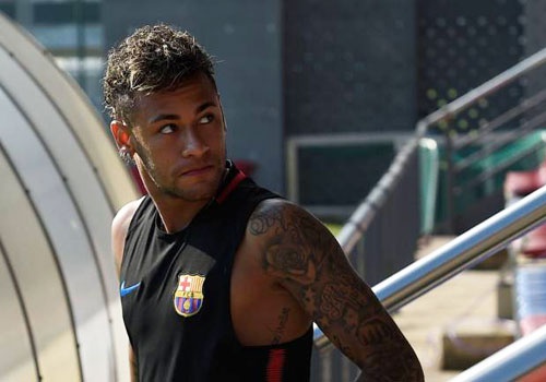 Neymar van du dau cung Barca truoc tin don den PSG hinh anh