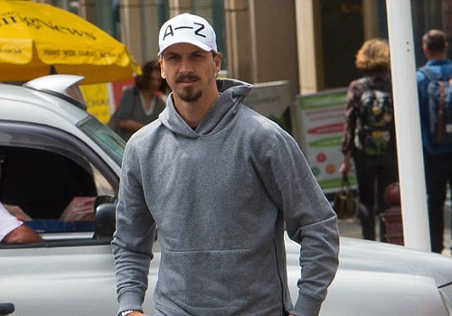 Ibra no luc tap luyen voi muc tieu duoc o lai MU hinh anh