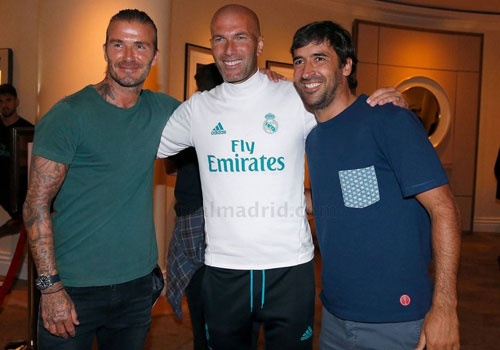 David Beckham hoi ngo voi Zidane va Raul hinh anh