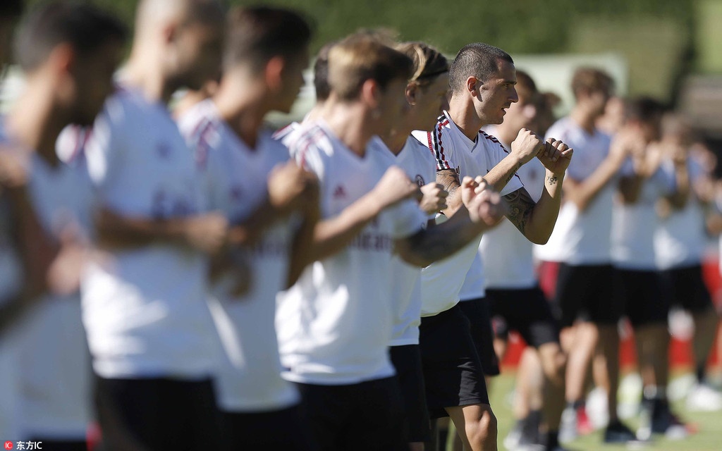 Doi bong Milan tap boxing ren the luc anh 2