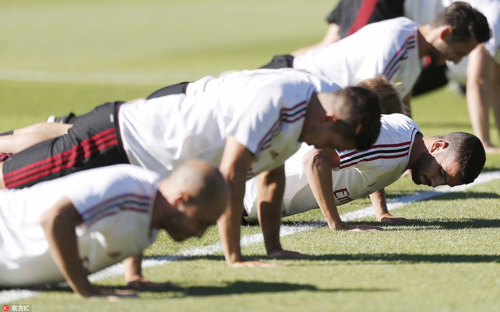 Doi bong Milan tap boxing ren the luc anh 3