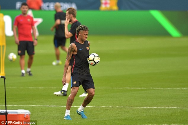 Neymar tro lai sau vu doi danh Semedo anh 2