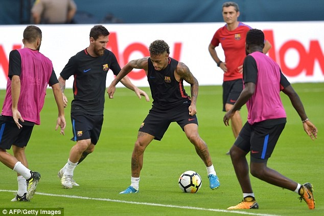 Neymar tro lai sau vu doi danh Semedo anh 4