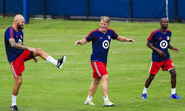 Kaka doi dau doi bong cu Real anh 1