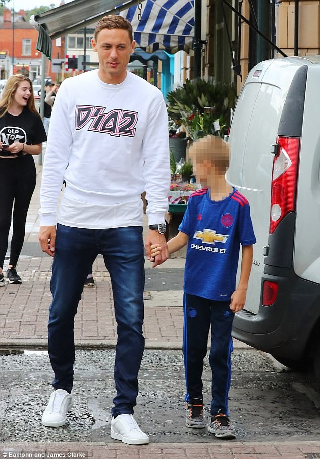 Matic mừng sinh nhật bên gia đình ảnh 2 Matic mung sinh nhat ben gia dinh anh 2