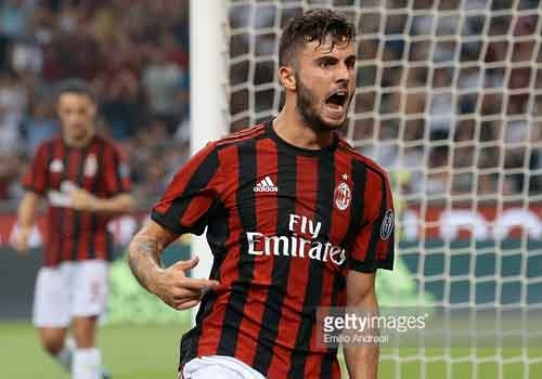 AC Milan vao vong play-off Europa League sau tran thang 2-0 hinh anh