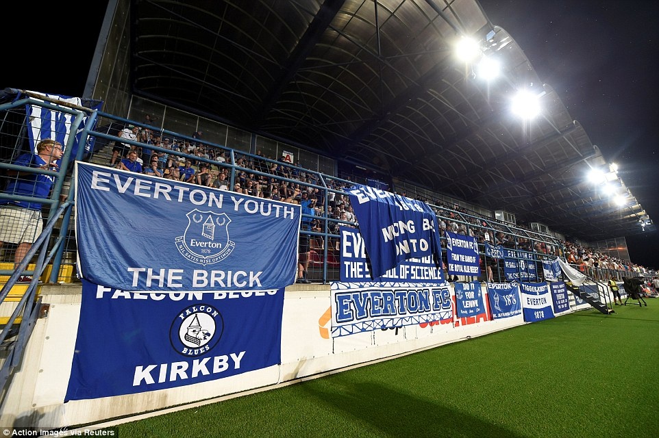 Rooney cung Everton da play-off Europa League anh 5