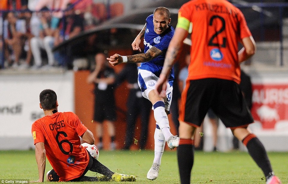 Rooney cung Everton da play-off Europa League anh 10