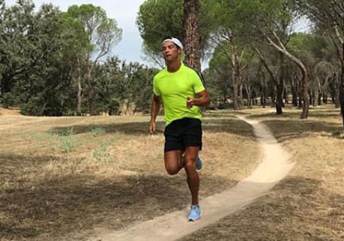 Ronaldo tro lai tap luyen de doi dau MU hinh anh