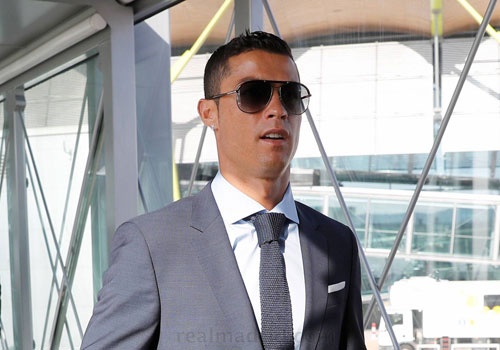 Real banh bao len duong tranh sieu cup chau Au voi MU hinh anh