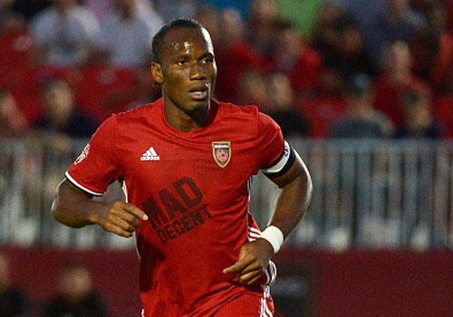 Drogba sut phat ghi ban dep mat tu khoang cach 35 m hinh anh