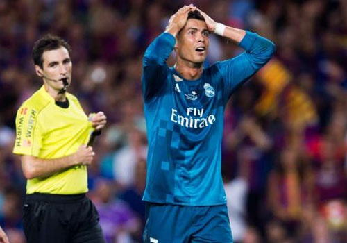 Zidane: 'Ronaldo khong dang nhan the do' hinh anh