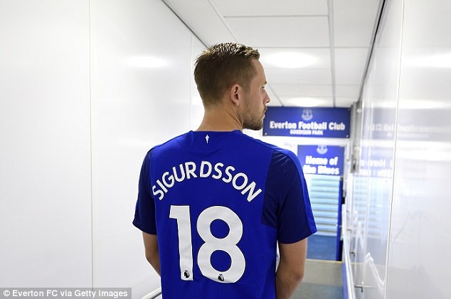 Ban hop dong ky luc Everton ra mat anh 6