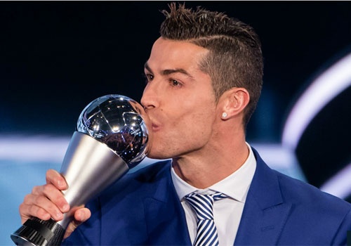 Real thong tri danh sach de cu cau thu hay nhat FIFA hinh anh