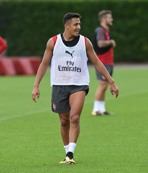 Sanchez vui vẻ tập luyện cùng đồng đội ảnh 2 Sanchez vui ve tap luyen cung dong doi anh 2