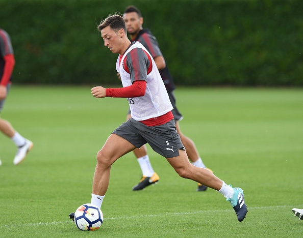 Sanchez vui vẻ tập luyện cùng đồng đội ảnh 10 Sanchez vui ve tap luyen cung dong doi anh 10