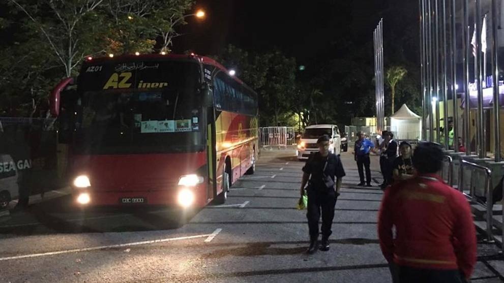 Lai xe cho doi nu Myanmar bi bat anh 2