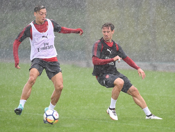 Sanchez vui vẻ tập luyện cùng đồng đội ảnh 5 Sanchez vui ve tap luyen cung dong doi anh 5