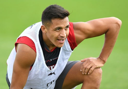 Alexis Sanchez vui ve tap luyen duoi troi mua hinh anh