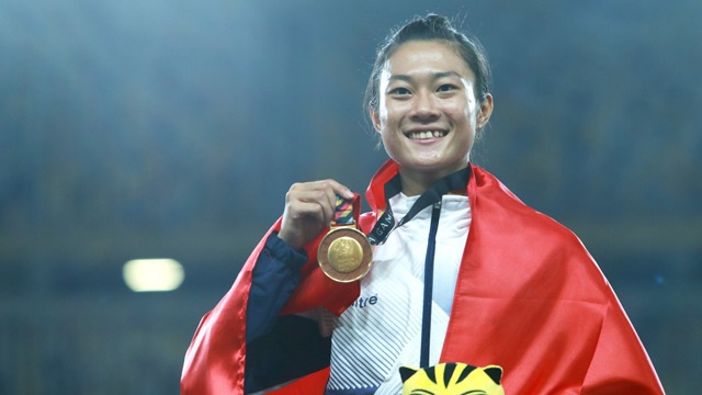 Tu Chinh gianh HCV noi dung chay 100 m nu hinh anh