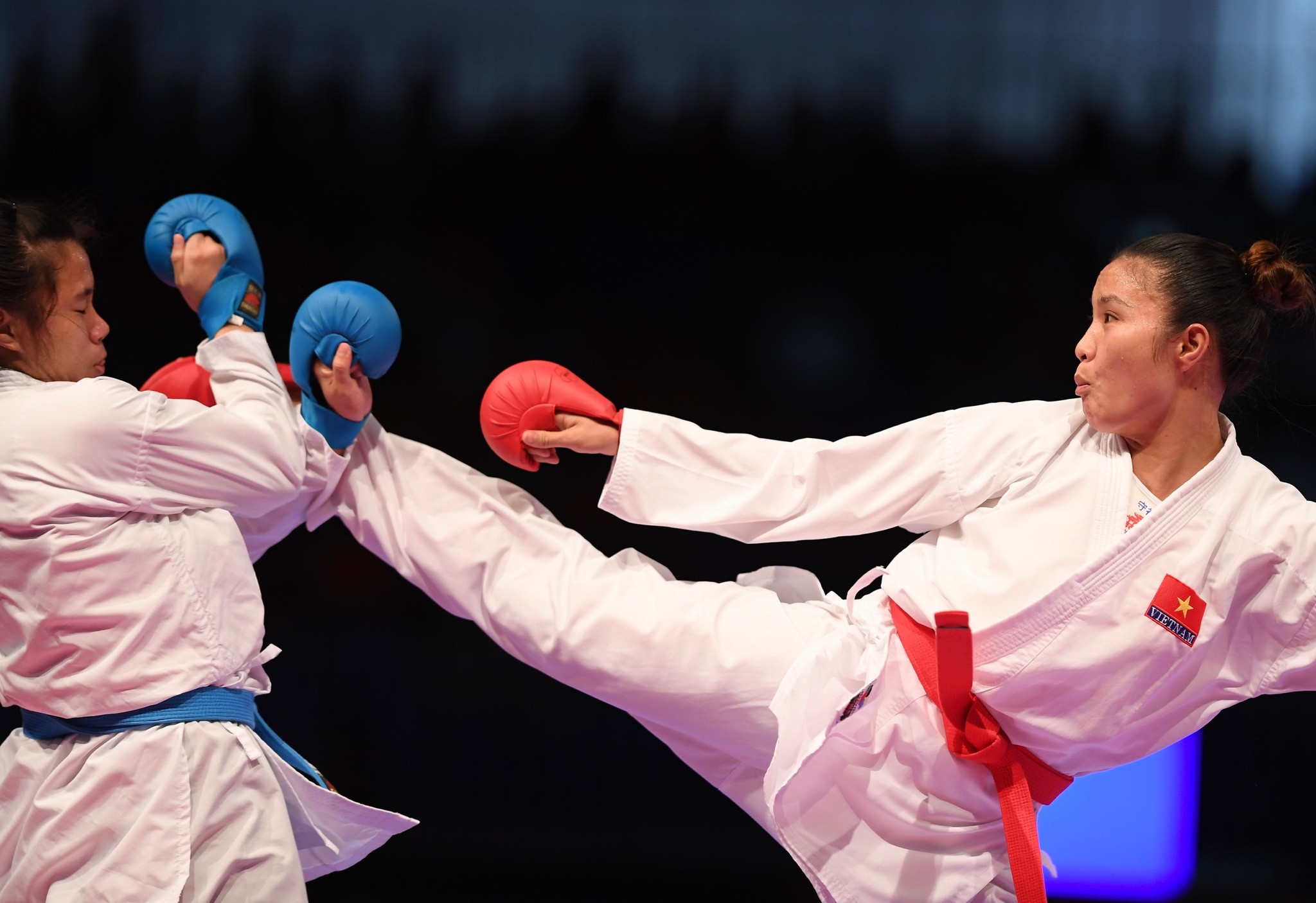 SEA Games 22/8: Hong Anh danh bai vo si chu nha, gianh HCV du bi xu ep hinh anh