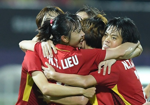 Doi tuyen nu Viet Nam an mung HCV SEA Games 29 hinh anh