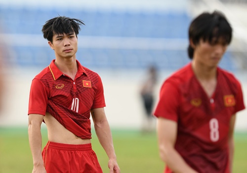 Hom nay HLV Huu Thang va U22 ve Viet Nam hinh anh