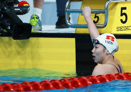 Doi tuyen boi VN bao gio duoi kip Singapore? hinh anh