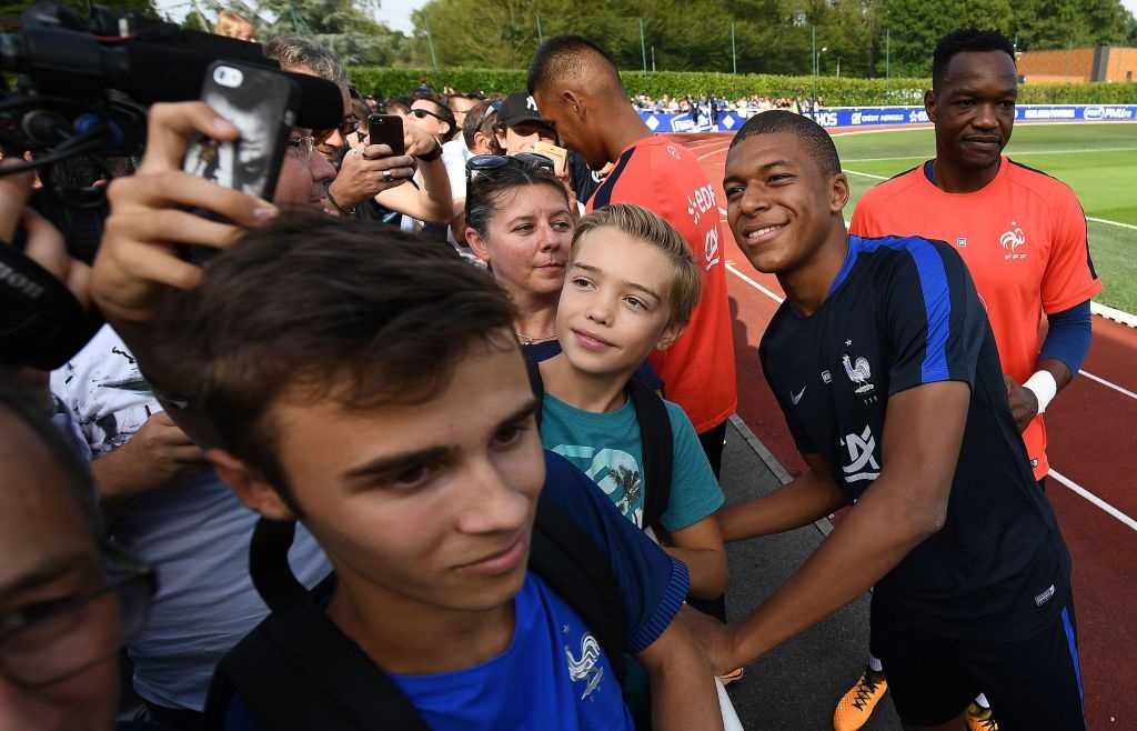 Mbappe có buổi tập đầu tiên ở PSG ảnh 8 Mbappe co buoi tap dau tien o PSG anh 8