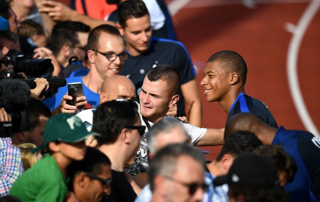 Mbappe có buổi tập đầu tiên ở PSG ảnh 9 Mbappe co buoi tap dau tien o PSG anh 9