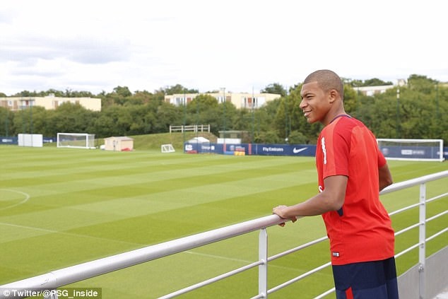 Mbappe có buổi tập đầu tiên ở PSG ảnh 5 Mbappe co buoi tap dau tien o PSG anh 5