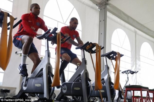 Mbappe có buổi tập đầu tiên ở PSG ảnh 3 Mbappe co buoi tap dau tien o PSG anh 3