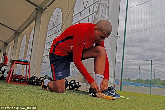 Mbappe có buổi tập đầu tiên ở PSG ảnh 6 Mbappe co buoi tap dau tien o PSG anh 6