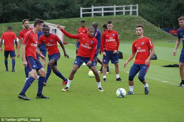 Mbappe có buổi tập đầu tiên ở PSG ảnh 7 Mbappe co buoi tap dau tien o PSG anh 7