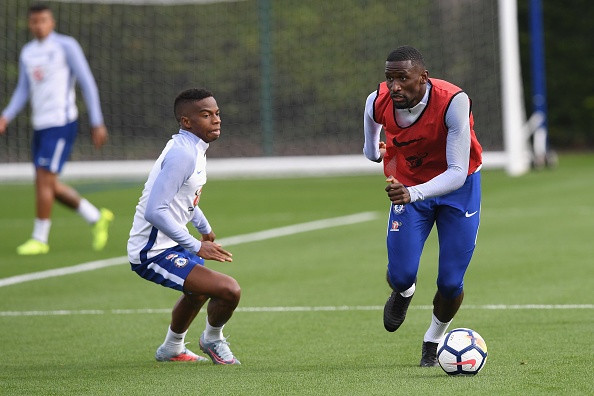 Tan binh cua Chelsea san sang ra mat anh 8