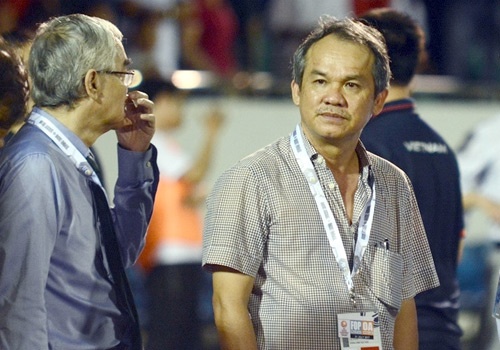 Bau Duc chinh thuc gui don xin tu chuc, VFF chua dong y hinh anh
