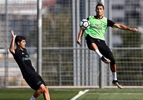 Zidane dua ra thu thach moi cho Ronaldo hinh anh