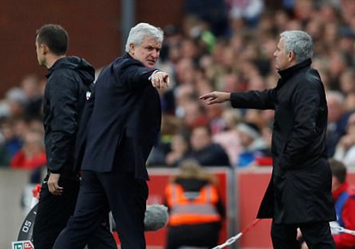 Mourinho tu choi bat tay Mark Hughes do bi lang ma hinh anh