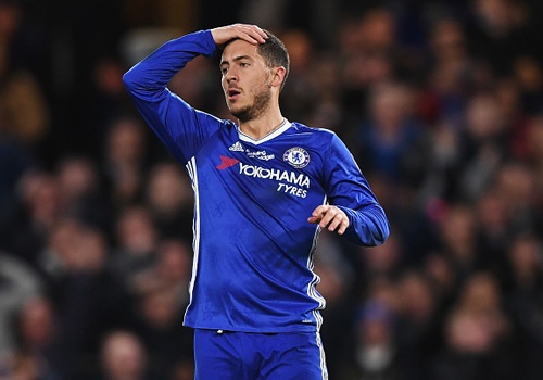 Hazard treu dua Morata nen ghi ban bang chan hinh anh