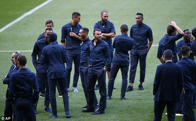 Buffon lịch lãm lên đường đấu Barca ảnh 9 Buffon lich lam len duong dau Barca anh 9