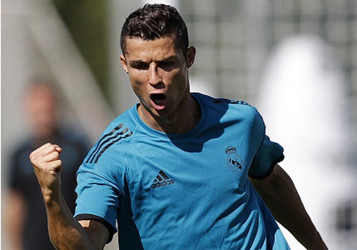 Ronaldo tich cuc chuan bi cho lan dau ra san mua nay hinh anh