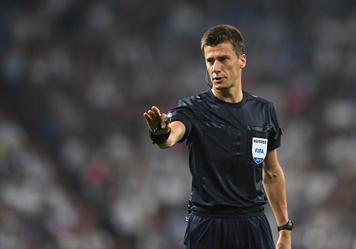 Trong tai mac sai lam 2 lan khi Real thang o Champions League hinh anh