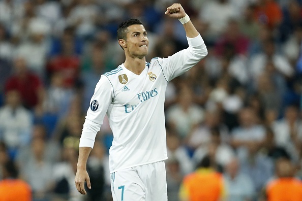 Ronaldo cùng bạn gái cổ vũ CLB cũ ảnh 7 Ronaldo cung ban gai co vu CLB cu anh 7