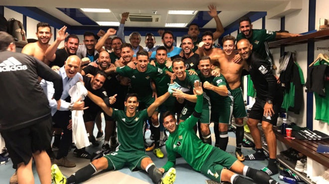 Doi thu an mung khi thang Real anh 1