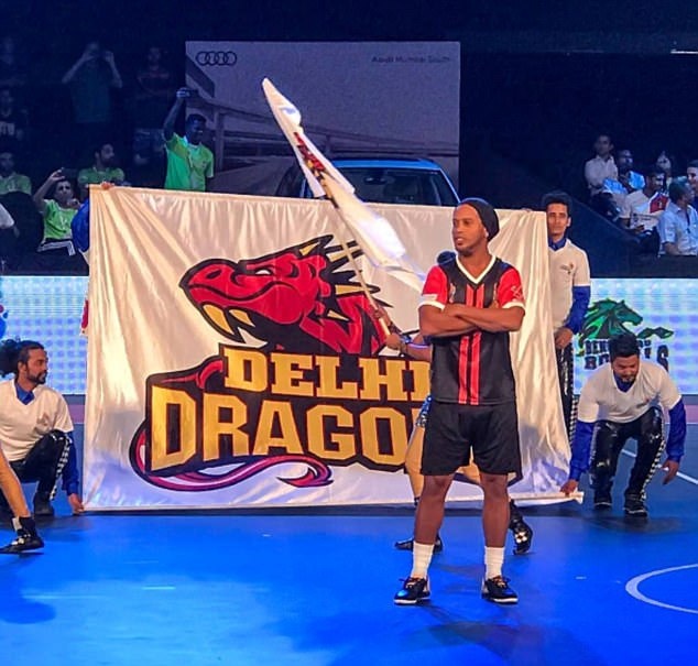 Ronaldinho solo ghi bàn môn futsal ảnh 1 Ronaldinho solo ghi ban mon futsal anh 1