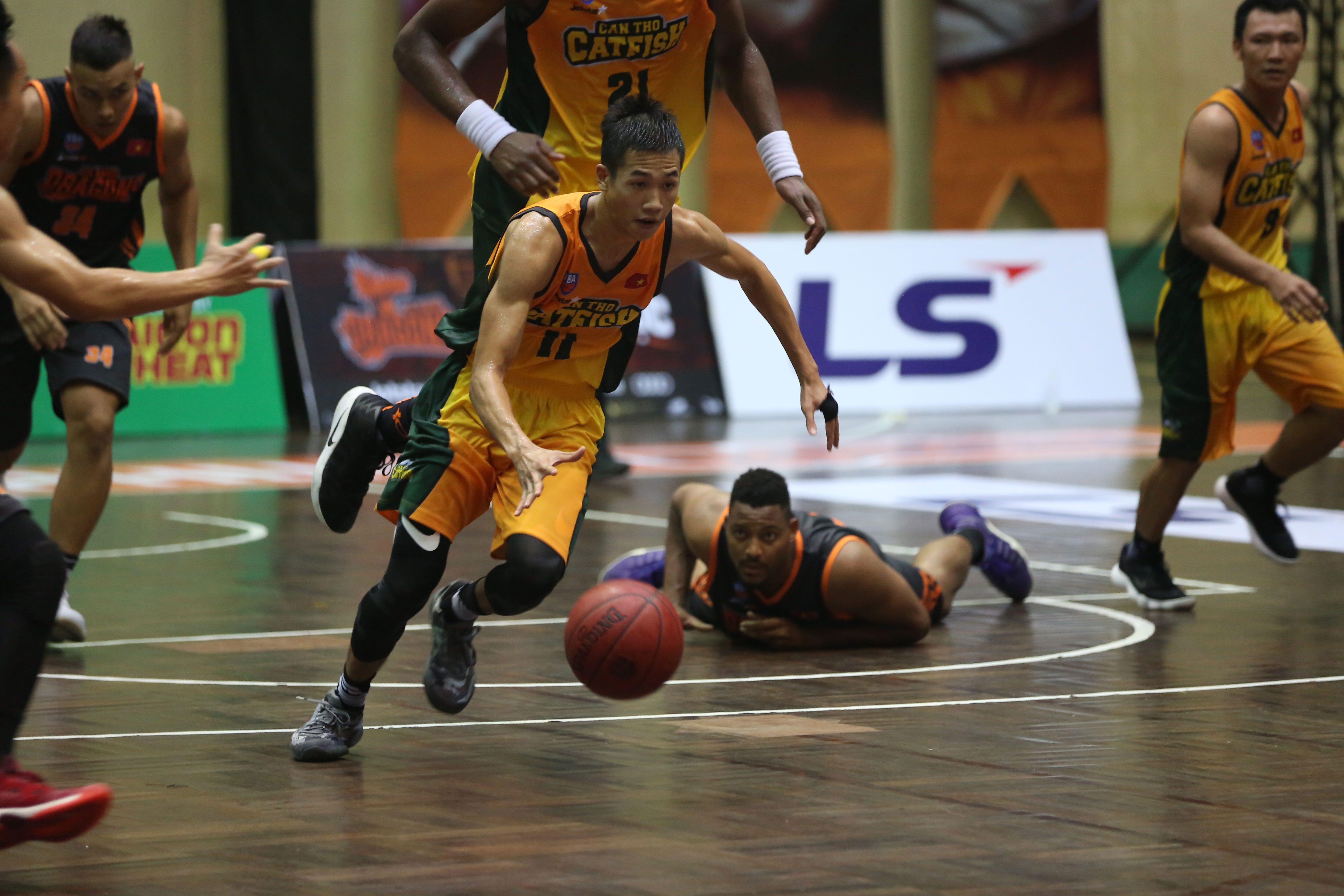 Danang Dragons lan thu 3 bi danh sap anh 8