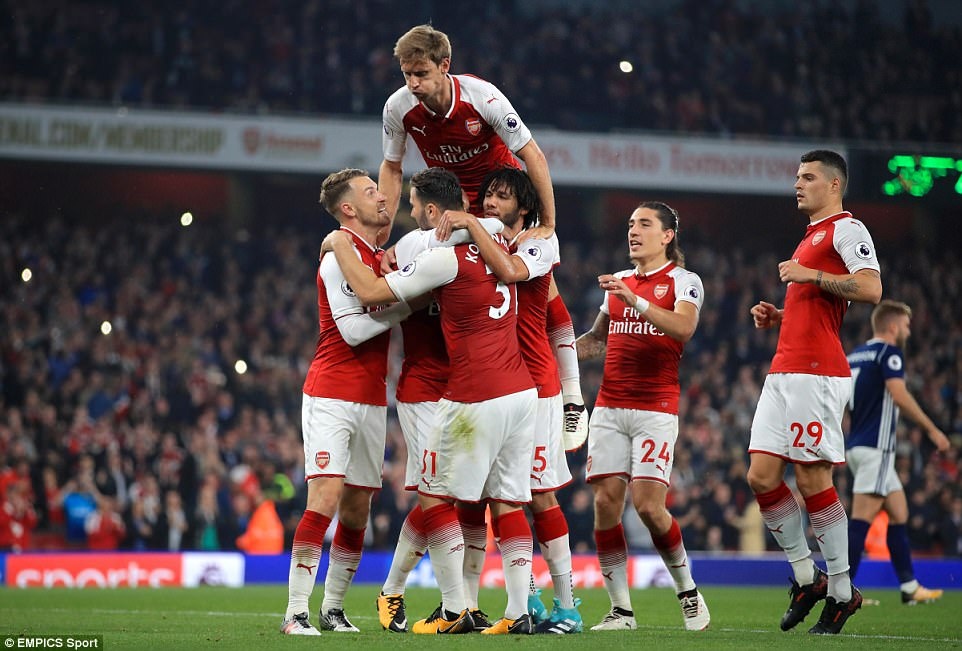 Lacazette lap cu dup cho Arsenal anh 1