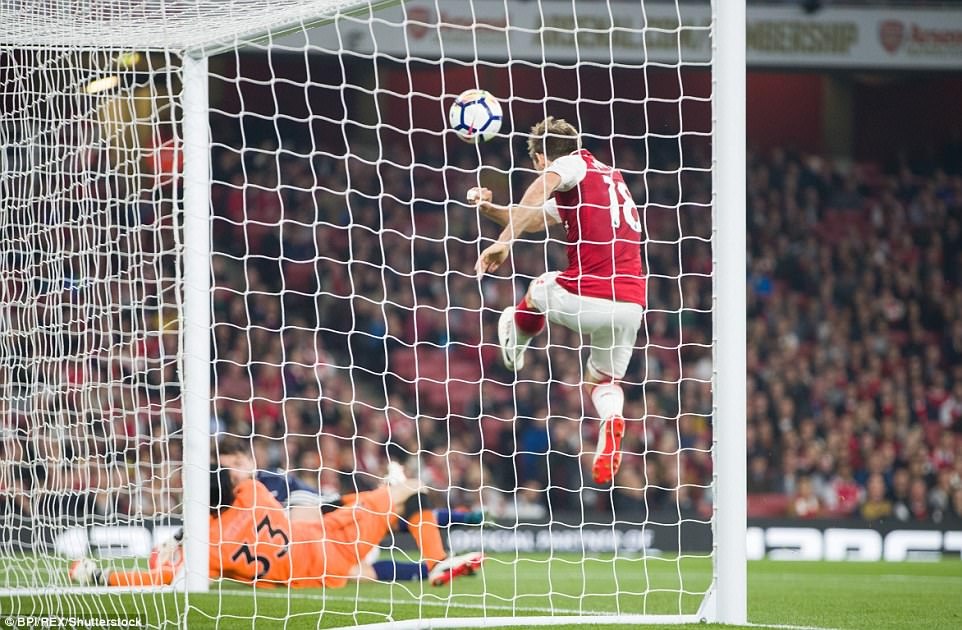 Lacazette lap cu dup cho Arsenal anh 9