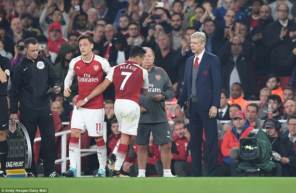 Lacazette lap cu dup cho Arsenal anh 10